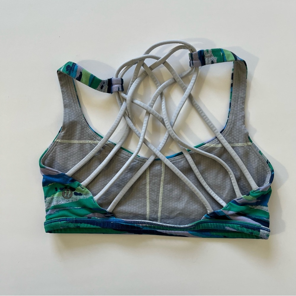 LuluLemon Free to be Wild | size 4 - Picture 3 of 4